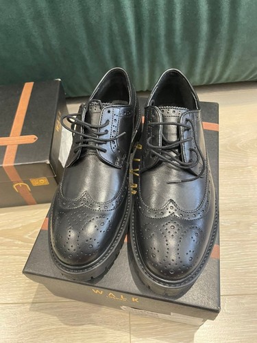 Schwarze leder schnürschuhe - schwarze,